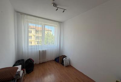 Apartament 3 camere - etaj 3 - balcon - zona Cedonia - 6