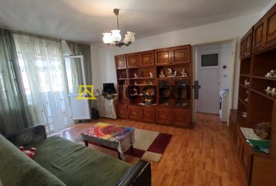 Apartament cu 2 camere semidecomandat, mobilat în Craiovița Nouă