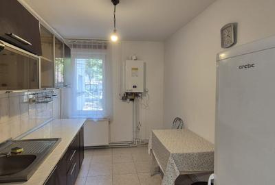 De inchiriat ap. 3 camere - str. Muncii - 7