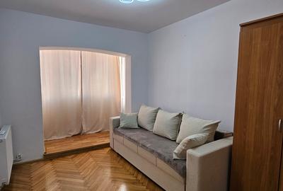Inchiriez apartament de 3 camere,situat in Cartierul Vasile Aaron,mobilat,et.1 - 9