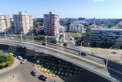 Apartament cu 3 camere circular, mobilat în Central