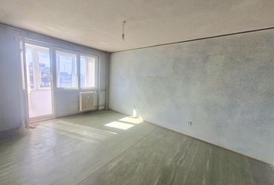 Apartament cu 3 camere decomandat în Drumul Taberei