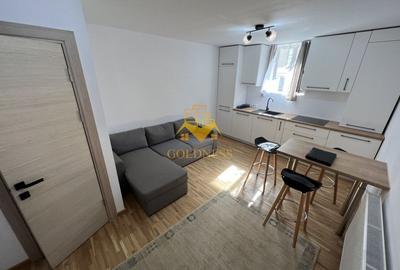 Apartament cu 3 camere semidecomandat în P-ța Mihai Viteazul