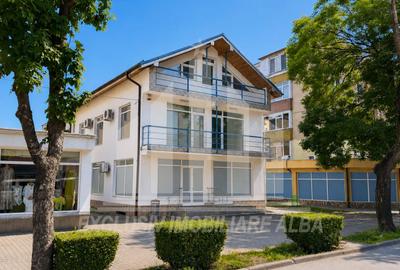 Spațiu comercial, de 400 mp, în Cetate