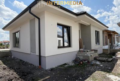 Casă individuală cu 4 camere în Cetate