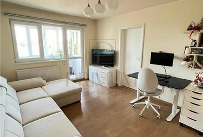 Apartament cu 2 camere semidecomandat, mobilat în Aeroport