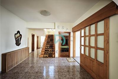 Casă individuală cu 6 camere în Tractorul