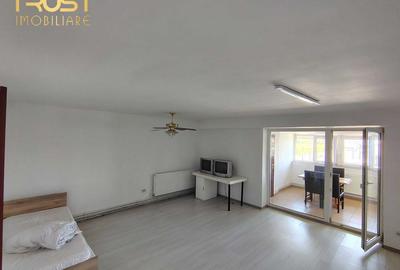 Apartament cu 3 camere decomandat în Iris