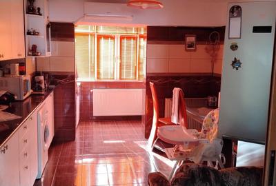 De vânzare apartament 3 camere zona Centrala 80 mp - 2