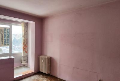 Apartament cu 2 camere semidecomandat în Centrul Civic