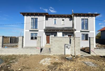 Duplex cu 4 camere în Moșnița Nouă
