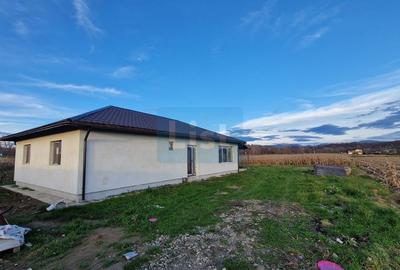 Casa de vanzare, Catalina, 3 dormitoare, 9 ari Comision 0% - 12