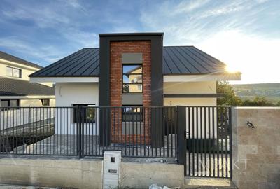 Casă individuală cu 5 camere în Chinteni