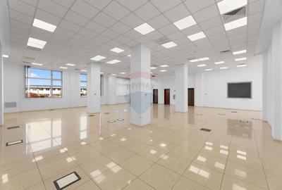 Spațiu comercial, de 830 mp, în Sud-Vest