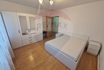 Apartament 4 camere de inchiriat