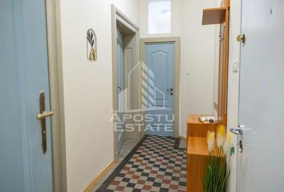 Apartament cu farmec istoric, Piața Victoriei, 63 mp utili , lift - 13