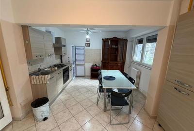 Apartament cu 4 camere decomandat, mobilat în Est