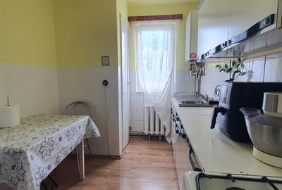 Vand apartament 2 camere , semidecomandat , zona Vasile Aaron - 8