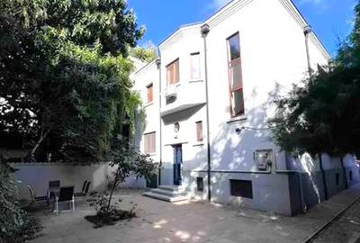 Casă cu 12 camere în Cotroceni