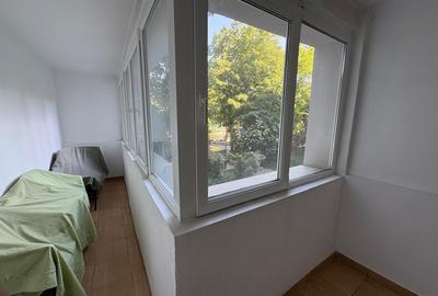 Apusului adiacent 3 camere semidec. 2 balcoane mari 95000 € - 8