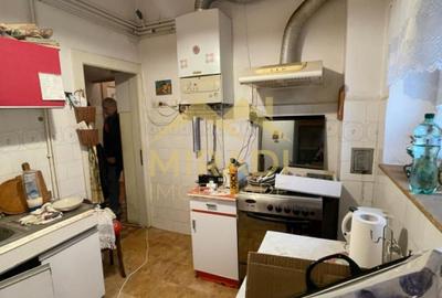 Vanzare apartament in vila 6 CAMERE compus din D P M din D P 1 M - 7