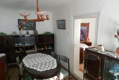 Casa cu curte spațioasă - 4