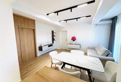 Apartament cu 3 camere semidecomandat, mobilat în Băneasa