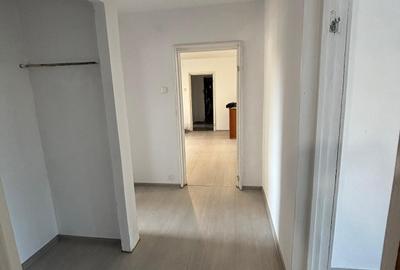 Vanzare apartament cu 3 camere  Masina de Paine - 1