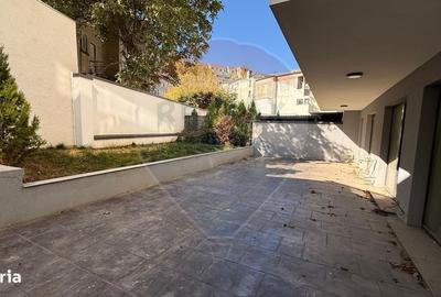 Vanzare Apartament 4 cu camere cu curte / loc parcare/ ultracentral - 1