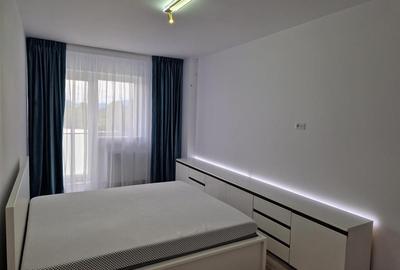 Apartament cu 2 camere decomandat, mobilat în Tractorul
