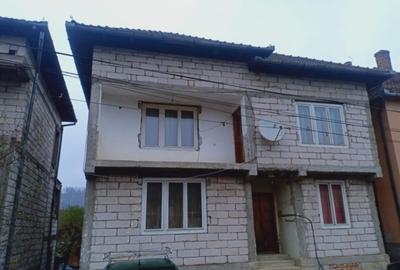 Casa de locuit parter+etaj Loc. Gurahont Arad - 1