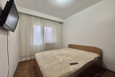 Apartament cu 3 camere decomandat, mobilat în Central