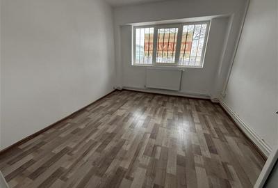 Adjud - spatiu comercial renovat complet - 12
