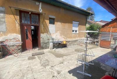 Apart la casa Bogdanestilor  curte  acces cu masina centrala proprie - 16