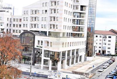 Apartament renovat etajul 2 cu 2 camere si balcon zona centrala - 1