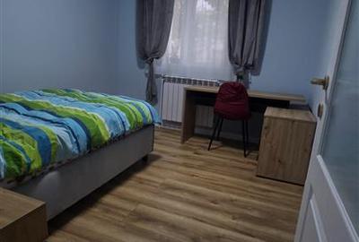 Apartament cu 3 camere decomandat, mobilat în Podu Roș