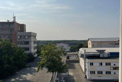 Apartament cu 3 camere decomandat în Călărași