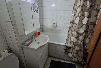 Apartament cu 3 camere, decomandat, etajul 2/4, zona Galata - 8