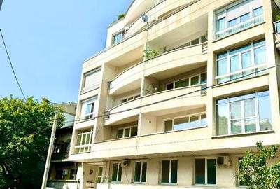 Proprietate spatioasa si versatila, formata din hochparter inalt si demisol - 10