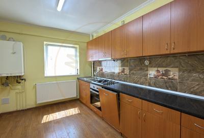 Vânzare Apartament 3 camere Etaj IV, MV1 - Str. Crinului 3 - Carei - 11