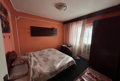 Apartament cu 3 camere decomandat în Nicolina