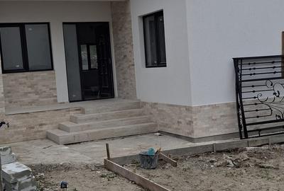 Vindem casa in Navodari - 1