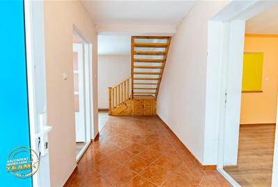 Accesibilitate si farmecul unei case cu garaj, locatie de referinta, Central, Ta - 27