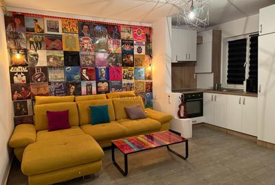 Apartament cu 2 camere semidecomandat, mobilat în Central