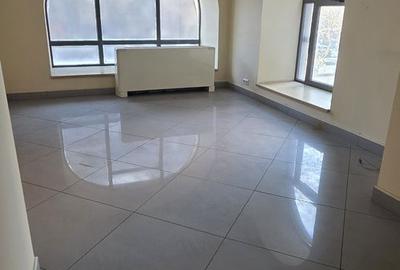 Universitate, spatiu comecial cu vad intens - 4