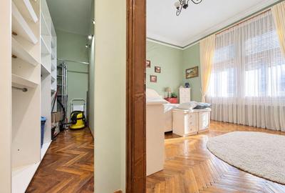 Apartament în Piața Libertății | Clădire istorică, balcon cu vedere spre piață - 12