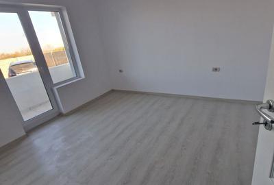 Apartament cu 2 camere decomandat în Giroc