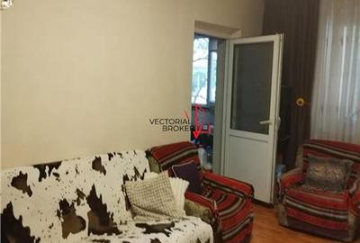 Apartament cu 4 camere semidecomandat în Pantelimon