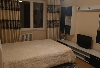 Apartament cu 3 camere semidecomandat în Basarabia