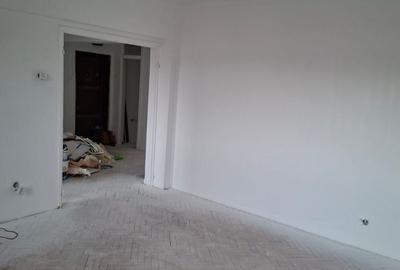 Apartament cu 3 camere,  et 4/8, 90 mp,  str Decebal/ Unirii - 9